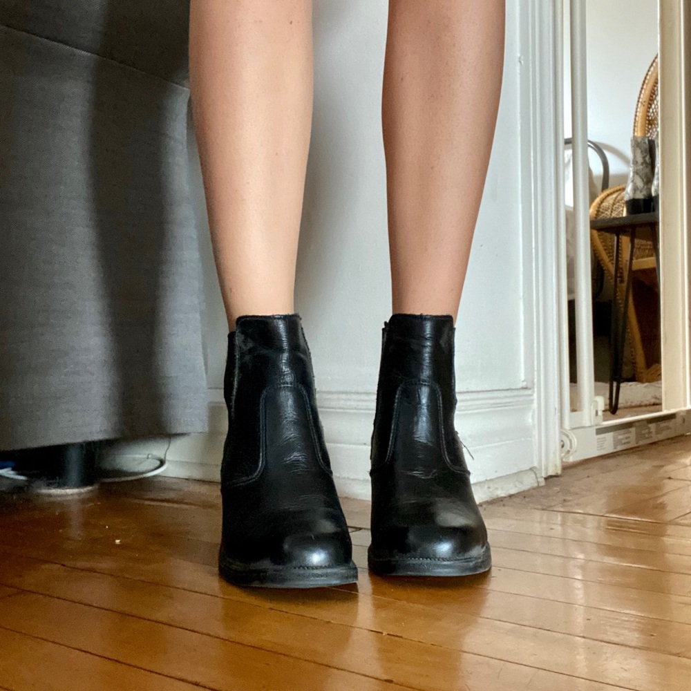 Vintage leather black boots fits size 6.5